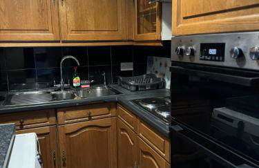 2 Bed - Greenwich Flat - Sleeps 5 - 1 Minute From New Eltham Train station - Foto 3