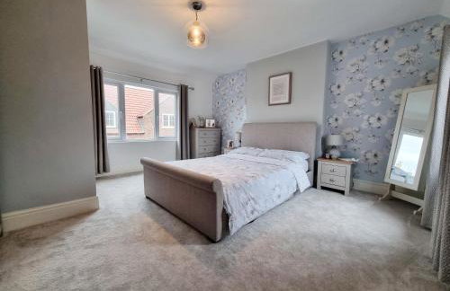 Charming 3-Bed Home in Quaint Lincolnshire Village - Photo 14