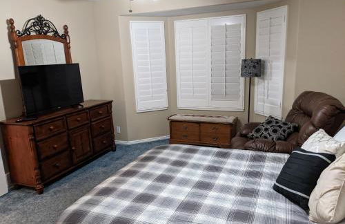 Beautiful Large Residential Home - Photo 20