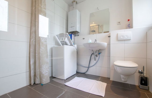 Spacious House - Photo 68