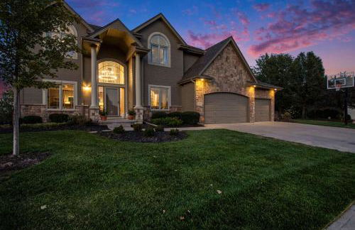 Stunning 5BR Villa Large Hot Tub & Scenic Yard - Foto 75