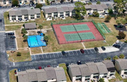 Beach access close to Walmart, Bowling,skating and Game room - Photo 73