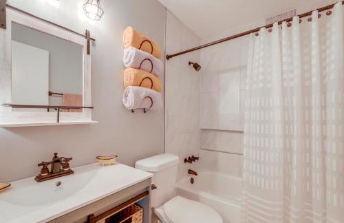 4 Mi to Stone Mountain Retreat with Office! - Foto 18