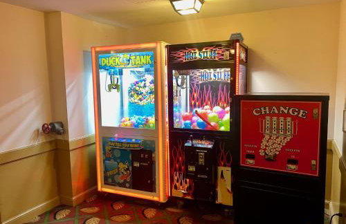 Cozy Ski in out Cabin in Berkshire Resort - Foto 8