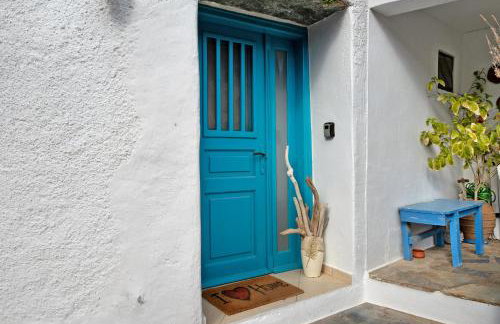 Maria in the castle Kea - Photo 20