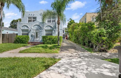 Bright and Airy Apartment on Flamingo Dr - Foto 17