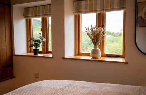 Bramble Cottage - Cosy 2 Bed With Deluxe HOT TUB & Log Burner - Photo 22