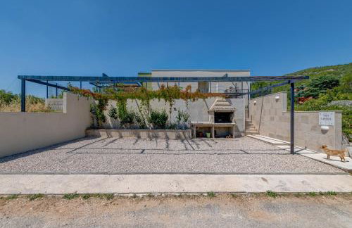 Villa Gariful, Sleeps 8 with Pool & Pet Friendly - Photo 79
