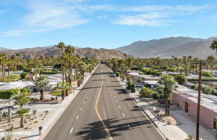 Vibrant Palm Springs Getaway w Pool BBQ Modern Design Taylor House by AvantStay - Foto 48