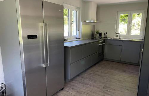 Freistehendes Ferienhaus mit Kamin, Sauna, atemberaubenden Blick ins Tal, mehrere Terrassen, 1500qm Grundstück 1,6m hoch eingezäunt - Foto 28