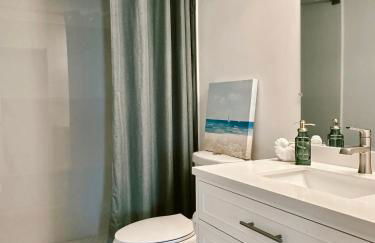 Pavilion Beach Front Apartment with Balcony - Photo 8