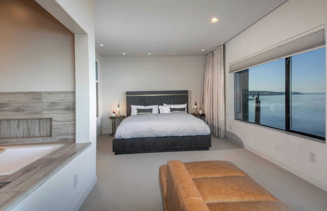 Langley Waterfront Condo by Avantstay A+ Views - Photo 17