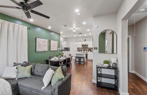 Botanical Oasis near Riverwalk - Sleeps 12 - Foto 1