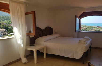 Villa Anna - Mansarda vista mare con giardino e patio - Photo 8