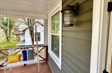 Downtown Charm, 3 Bdr, Near Rest and Bars - Photo 14