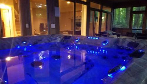 Woodshores Retreat - cozy retreat, hot tub, Lk MI - Foto 2