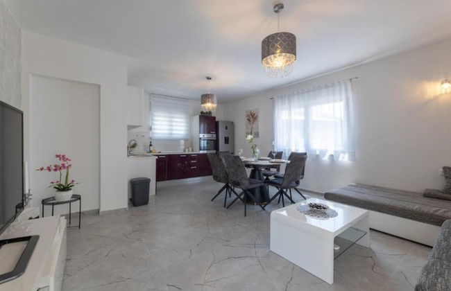 Nick - Jacuzzi & Seaview - A1 - Photo 11