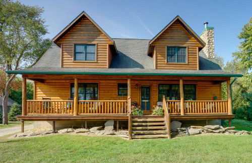 1 Mi to Public Beach Port Austin Cabin with Hot Tub - Foto 1