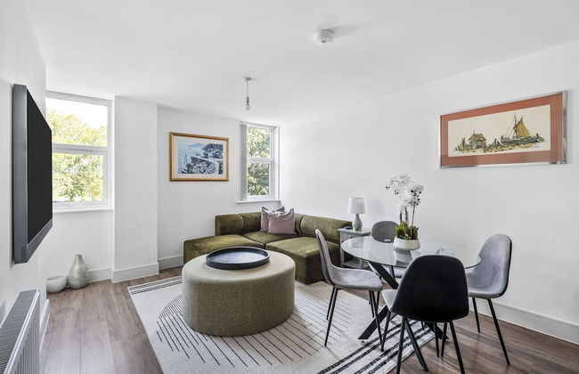 Luxurious 2 Bedroom Apartment With Free Parking - Foto 1