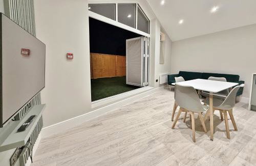 Fantastic 2 Bed Penthouse With Free Parking in Acton - Foto 6