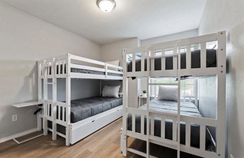 Cowboy Pool - Large Patio - King Bed - Firepit Table - Pet Friendly - Photo 23