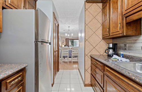 Spacious Modern Condo - 1st Floor - One Block to the Beach - Foto 10