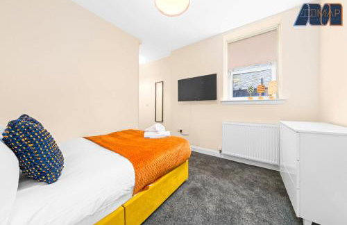 4 Bed Flat With Parking Sleeps 8 in Fife - Foto 41