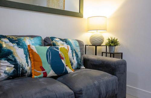 2 bedroom Large Town Centre Apartment FREE Parking - Foto 7