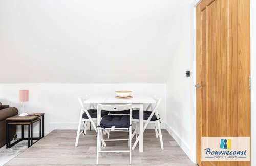 THE HIDE OUT by BOURNECOAST - A Stylishly Furnished Apartment with Parking - FM8444 - Foto 9