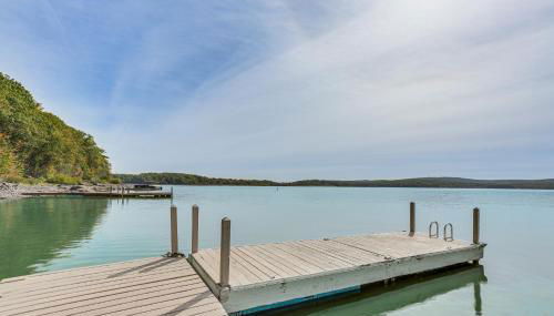 Huge Waterfront Home with Dock on Lake Wallenpaupack - Foto 2