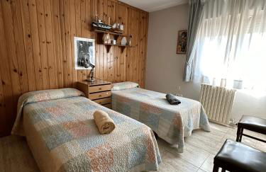 Amplio y Comodo Chalet en Zaragoza con pistas de tenis - Foto 6