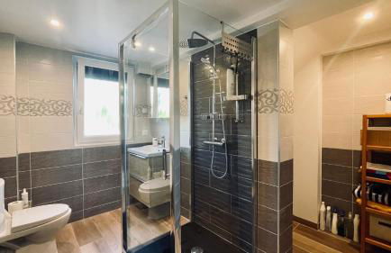 LE HAVRE D'ATHENA - Grand appart, jardin privé, abri vélos & accès rapide A61 - Foto 28