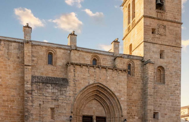 Entrada a la Concatedral de Cáceres - Foto 1