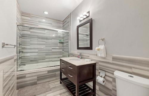 Lavish 1BR with Pool & Gym Access - Foto 4