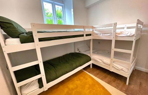 Finest Retreats - Luxury Converted Chapel with Hot Tub & Games Room - Photo 3