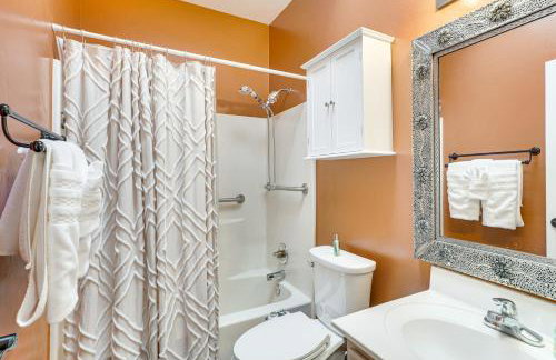 Hot Tub Access and Fire Pit Green Valley Getaway! - Foto 16