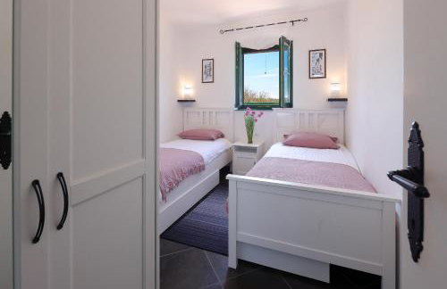 Villa Niko PET FRIENDLY 200 M FROM HIDDEN SANDY BEACH pets stays for free - Photo 37