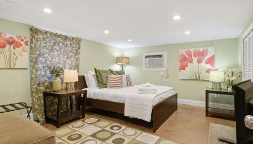 Charming 4BR Bungalow - Steps to Clarendon METRO - Foto 3
