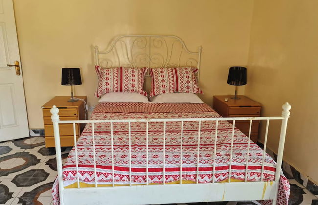 4 Bed House Sleeps 8 - Garden and Pets Welcome - Photo 4