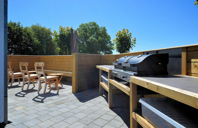 Beautiful, Luxury Home with Sauna, Hot Tub, Private Bathrooms - Photo 14