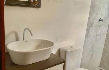 Chalé com Jacuzzi Vista do Lago - Foto 16