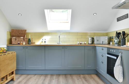 Perivale Lodge - Photo 6