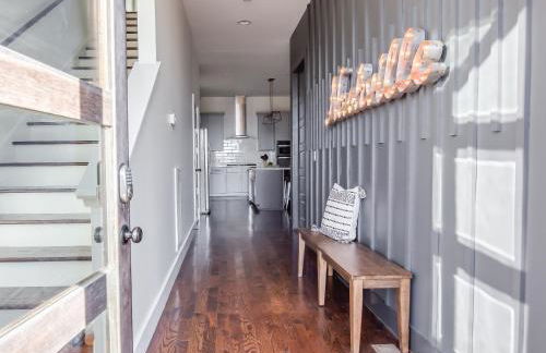 Jack Daniels House with Rooftop Golf, City views! 8min to Whiskey Row! Sleeps 10! - Foto 69