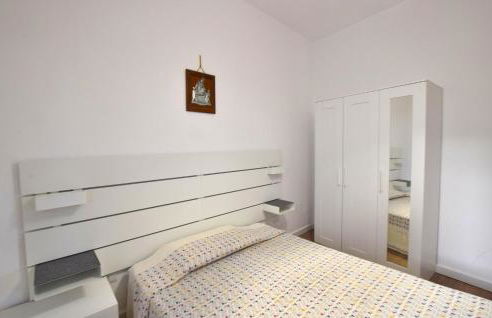 2 Bedroom Cozy Apartment In Staletti - Photo 12