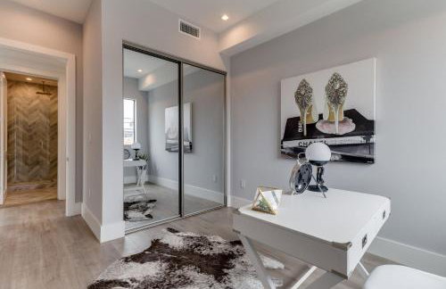 Luxury Modern 4 Bedroom 4 Bathroom Home with Rooftop Deck #4 - Foto 33