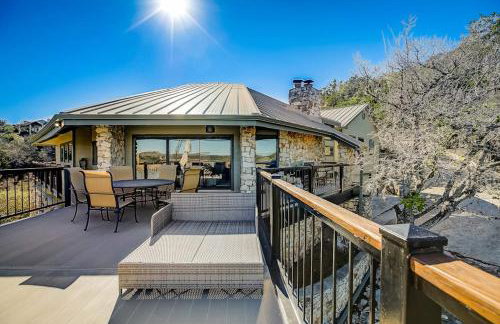 Stunning Lakefront Home with 2 Patios, Chef's Kitchen, & Lake Access - Foto 49