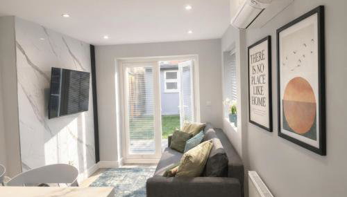 Aisiki Stays Apartments at Barnet, Airconditioned & Pet-Friendly, 2-Bedroom & 1-Bathroom Ground Floor with back Garden Flat, King or Twin Beds & Double Beds with Free WiFi - Foto 4