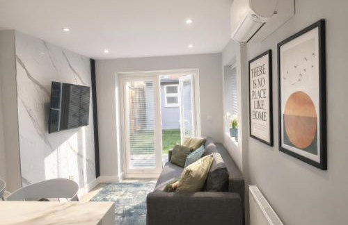 Aisiki Stays Apartments at Barnet, Airconditioned & Pet-Friendly, 2-Bedroom & 1-Bathroom Ground Floor with back Garden Flat, King or Twin Beds & Double Beds with Free WiFi - Foto 4