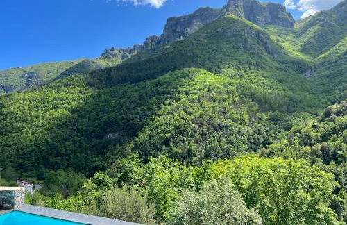 Spacious 2 bedroom condo - Photo 22