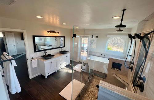 Winery Getaway with Spa and Amazing Hilltop View - Foto 22